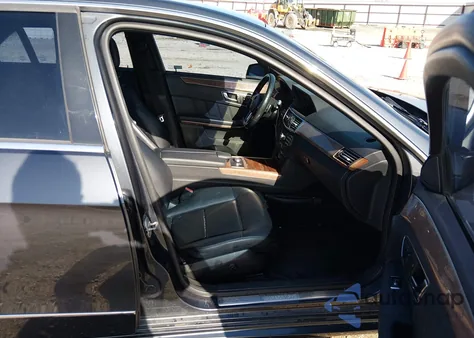 2013 Mercedes-Benz E 350 4Matic z USA, uszkodzony, nr VIN WDDHF8JB4DA727082